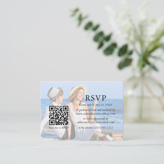 Moderne minimalistische QR RSVP Overlay Photo Informatiekaartje (Staand voorkant)