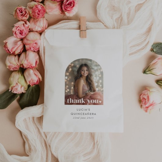 Moderne minimalistische Quinceañera boogfoto Bedankzakje