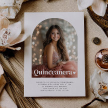 Moderne minimalistische Quinceañera boogfoto