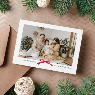 Moderne minimalistische Red Bow Photo Holiday Brie Feestdagenkaart