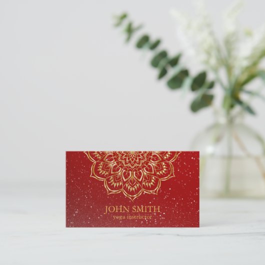 Moderne minimalistische Red Gold Lotus Yoga Instru Visitekaartje (Staand voorkant)