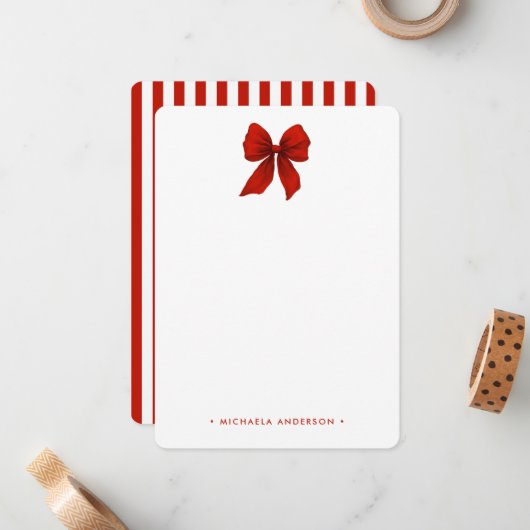 Moderne Minimalistische Rode Coquette Bow & Stripe Notitiekaartje (Voorkant / Achterkant in situ)