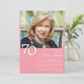 Moderne minimalistische roze 70e verjaardag kaart (Staand voorkant)