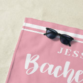 Moderne minimalistische roze bachelorette Weekend Strandlaken (In situ)