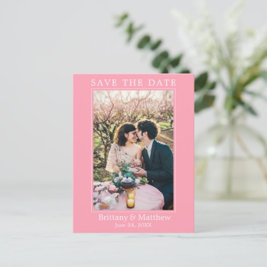Moderne minimalistische roze Blush Save the Date Briefkaart (Staand voorkant)