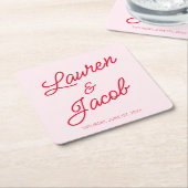Moderne minimalistische roze en rode bruiloft kartonnen onderzetters (Schuin)