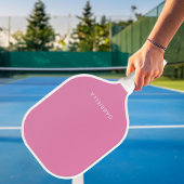 Moderne minimalistische roze witte gepersonaliseer pickleball paddle