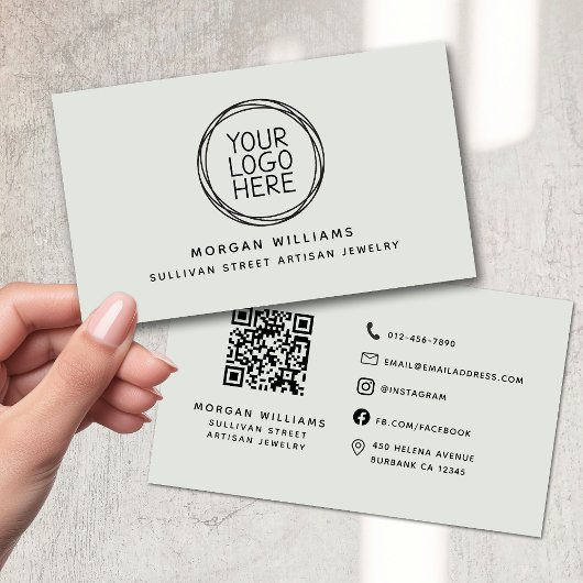 Moderne minimalistische Sage Green Logo QR-code Visitekaartje
