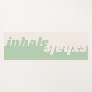 Moderne, minimalistische sage groene beige quote yogamat