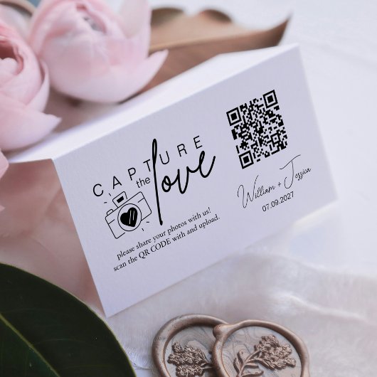 Moderne Minimalistische Script Capture The Love QR Kaart