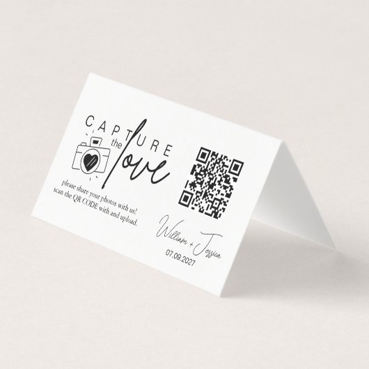 Moderne Minimalistische Script Capture The Love QR Kaart (Voorkant)