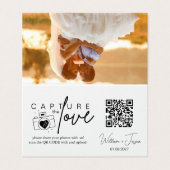 Moderne Minimalistische Script Capture The Love QR Kaart (Buitenkant ongevouwen)