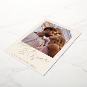 Moderne Minimalistische Script Foto Save the Date Folie Uitnodiging (Gedraaid)