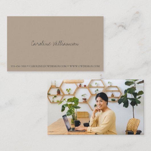 Moderne Minimalistische Script Naam Foto Taupe Aan Visitekaartje (Voorkant / Achterkant)