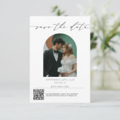 Moderne Minimalistische Script Qr Code Huwelijksfo Save The Date (Staand voorkant)