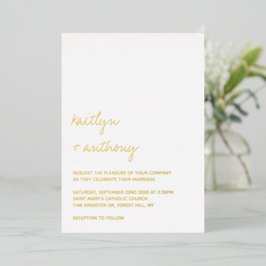 Moderne Minimalistische Script Wedding Real Folie Uitnodiging (Staand Voorkant)