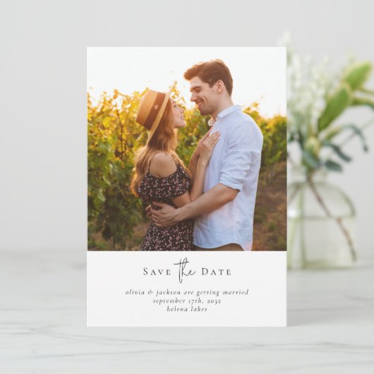 Moderne, minimalistische scriptbruiloft save the date (Staand voorkant)