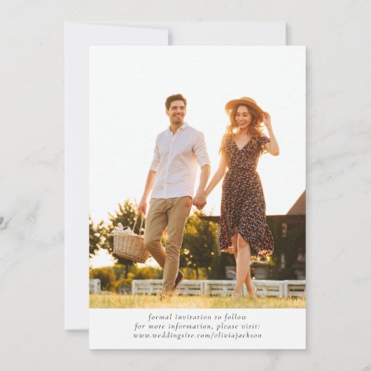 Moderne Minimalistische Scriptie Foto Bruiloft Save The Date (Achterkant)