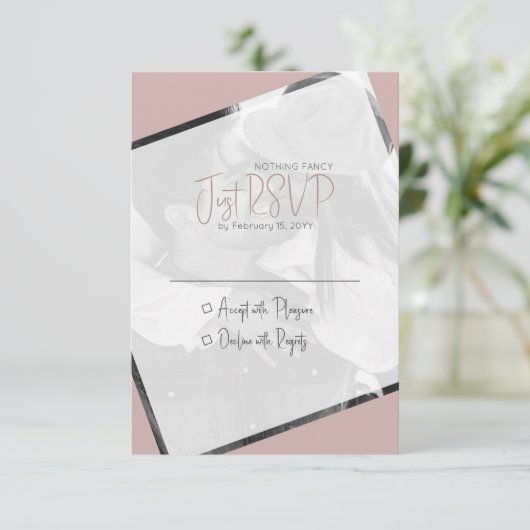 Moderne minimalistische stoffige Roos Casual trouw RSVP Kaartje (Staand voorkant)