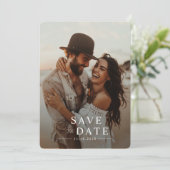 Moderne minimalistische strand foto bruiloft save the date (Staand voorkant)