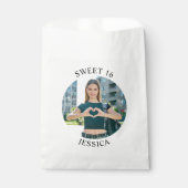 Moderne minimalistische Sweet 16 Verjaardagskring Bedankzakje (Voorkant)