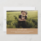 Moderne minimalistische Tan Photo Save the Date (Achterkant)