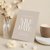 Moderne minimalistische taupe beige chique bruilof save the date