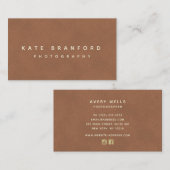 Moderne minimalistische terracotta tan professione visitekaartje (Voorkant / Achterkant)