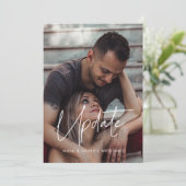 Moderne minimalistische trouwfoto-updatekaart aankondiging (Staand voorkant)