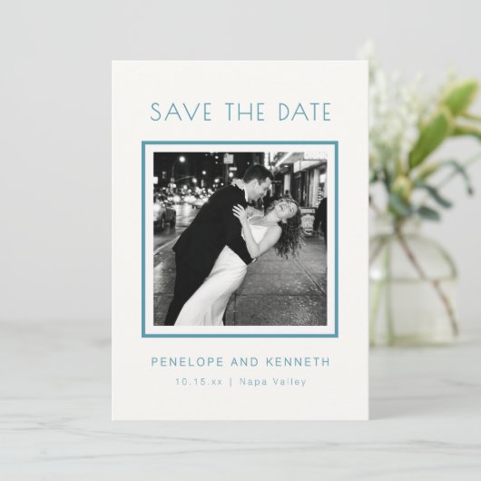 Moderne Minimalistische Turquoise Rand Foto Bruilo Save The Date (Staand voorkant)