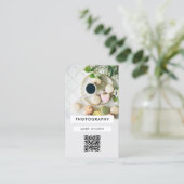 Moderne minimalistische typografie Fotograaf QR-co Visitekaartje (Staand voorkant)
