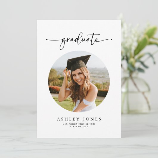 Moderne minimalistische uitnodiging tot Afstuderen (Staand voorkant)