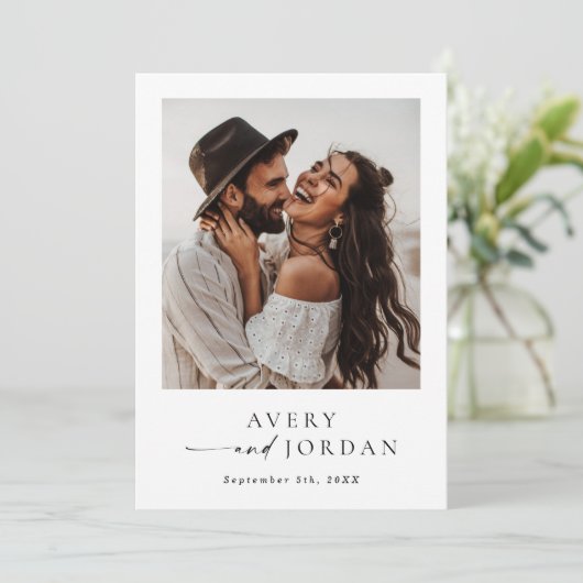 Moderne minimalistische uitnodiging voor bruiloft  (Staand voorkant)