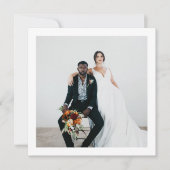 Moderne minimalistische vierkante trouwfoto bedankkaart (Voorkant)