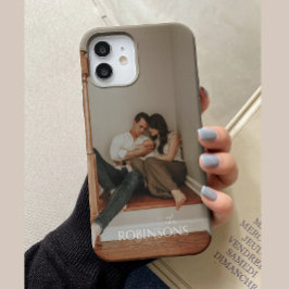 Moderne minimalistische volledige foto familienaam iPhone 15 case