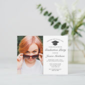 Moderne minimalistische witte Afstuderen uitnodigi Briefkaart (Staand voorkant)