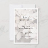 Moderne Minimalistische Witte Bloemige Save The Da Date (Voorkant)