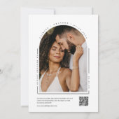 Moderne Minimalistische Witte Boog QR-code Trouwfo Kaart (Achterkant)