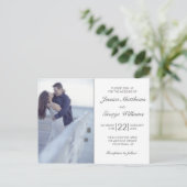 Moderne minimalistische witte foto bruiloft uitnod briefkaart (Staand voorkant)