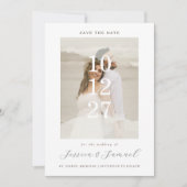 Moderne minimalistische witte overlay foto bruilof save the date (Voorkant)