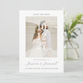Moderne minimalistische witte overlay foto bruilof save the date (Staand voorkant)
