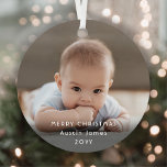 Moderne Minimalistische Witte Typografie Overlay 2 Metalen Ornament<br><div class="desc">Vier de eenvoudige geneugten van de feestdagen met een aangepaste 2 foto rond metalen ornament. De afbeeldingen en alle tekst op deze sjabloon zijn gemakkelijk aan te passen om elke formulering op te nemen, zoals Vrolijk Kerstfeest, Mijn Eerste Kerstdagen, Beste Vrienden, kinder en familienamen, enz. Het moderne minimalistische zwart-wit design...</div>