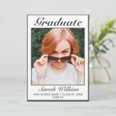 Moderne Minimalistische Witte Zwarte Afstuderen Aankondiging (Staand voorkant)