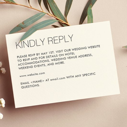 Moderne minimalistische zachte witte bruiloft RSVP kaartje