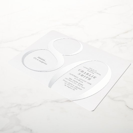 Moderne, minimalistische zilveren 80ste verjaardag folie uitnodiging (Gedraaid)