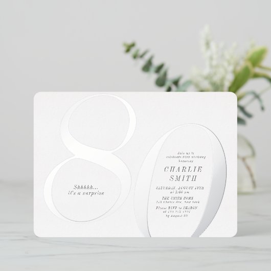 Moderne, minimalistische zilveren 80ste verjaardag folie uitnodiging (Staand Voorkant)