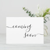 Moderne minimalistische zwangerschapsuitkondigings aankondiging (Staand voorkant)