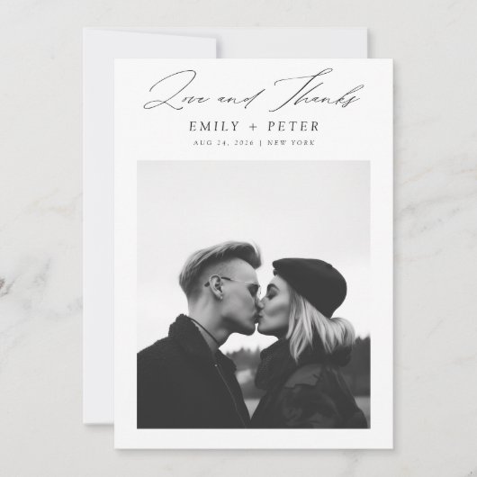 Moderne minimalistische zwart script foto bruiloft bedankkaart (Voorkant)