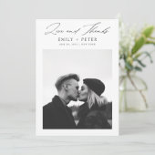 Moderne minimalistische zwart script foto bruiloft bedankkaart (Staand voorkant)