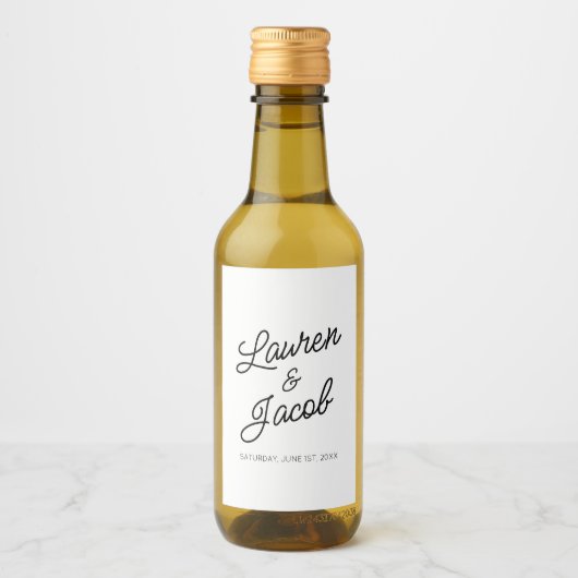 Moderne minimalistische zwart wit bruiloft mini wijn etiket (Voorkant)